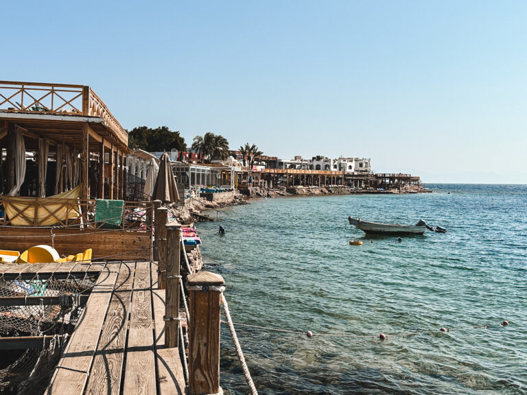 restaurants and cafes by the red sea in dahab