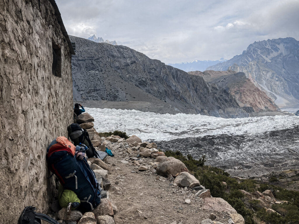 Patundas Trek: Mountain Hut with views over Passu Glacier