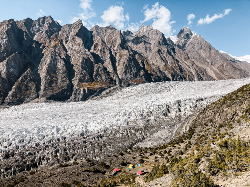 Patundas Meadows Trek: Views of Passu Glacier