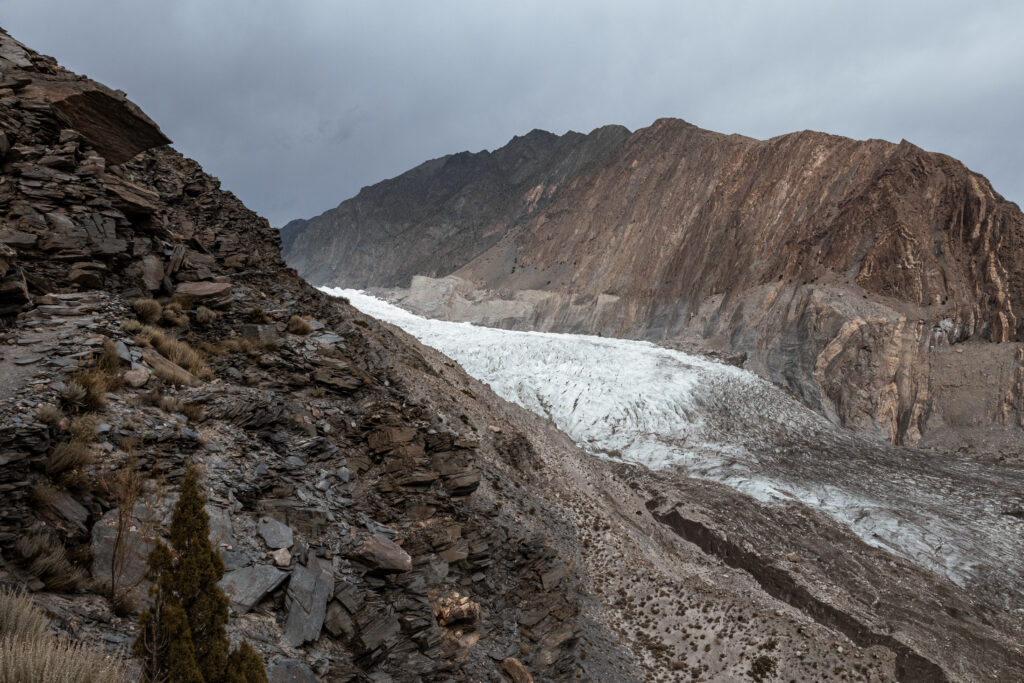 Beginning Patundas Trek: Passu Glacier