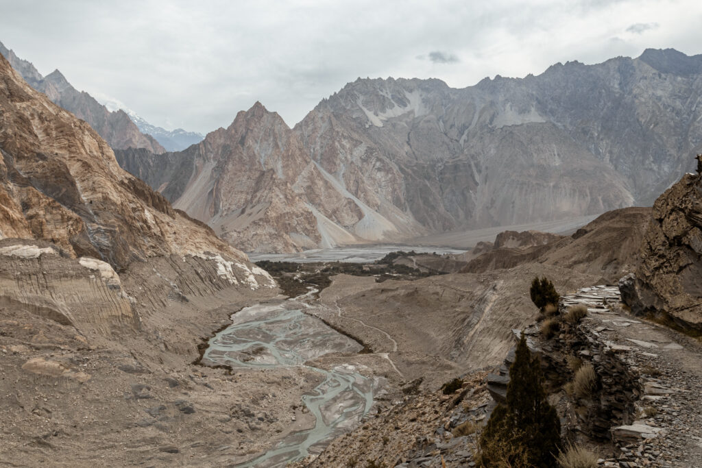 Beginning Patundas Trail: Passu Cones
