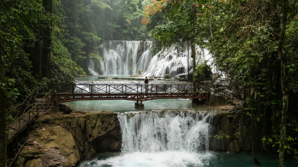 Piala Waterfall, Luwuk, Sulawesi, Indonesia