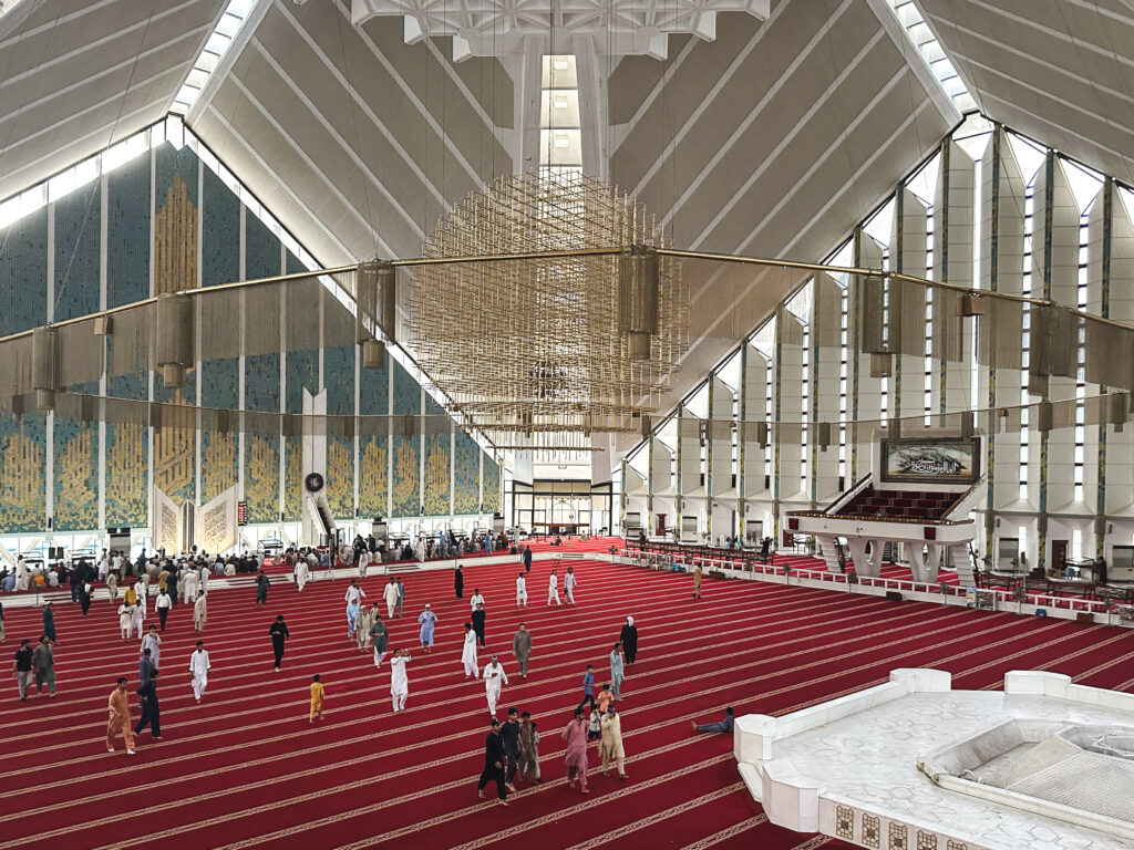 Faisal Mosque interior, what to do in Islamabad, Pakistan Travel Guide