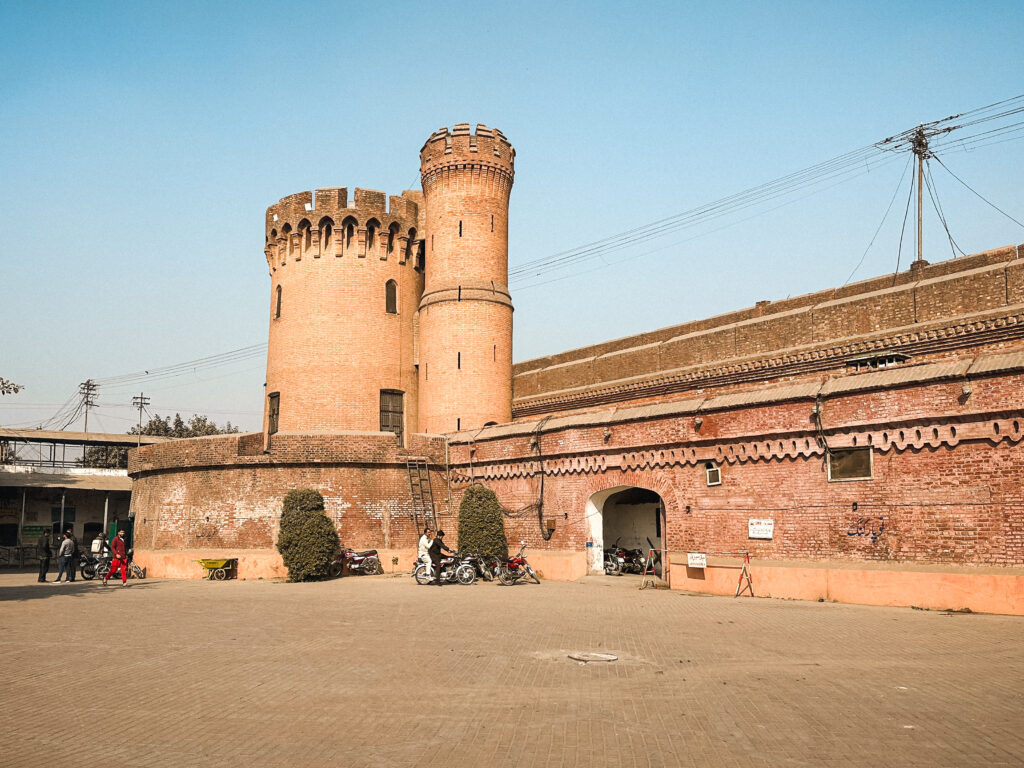 Lahore Train Station, How to get to Lahore, Lahore travel guide, Pakistan